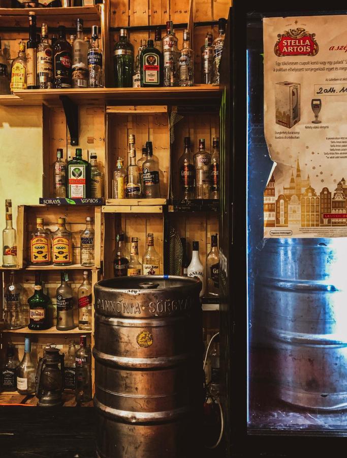Whole Basement Former Pub3 For Bachelor / Bachelorette Party Βουδαπέστη Εξωτερικό φωτογραφία