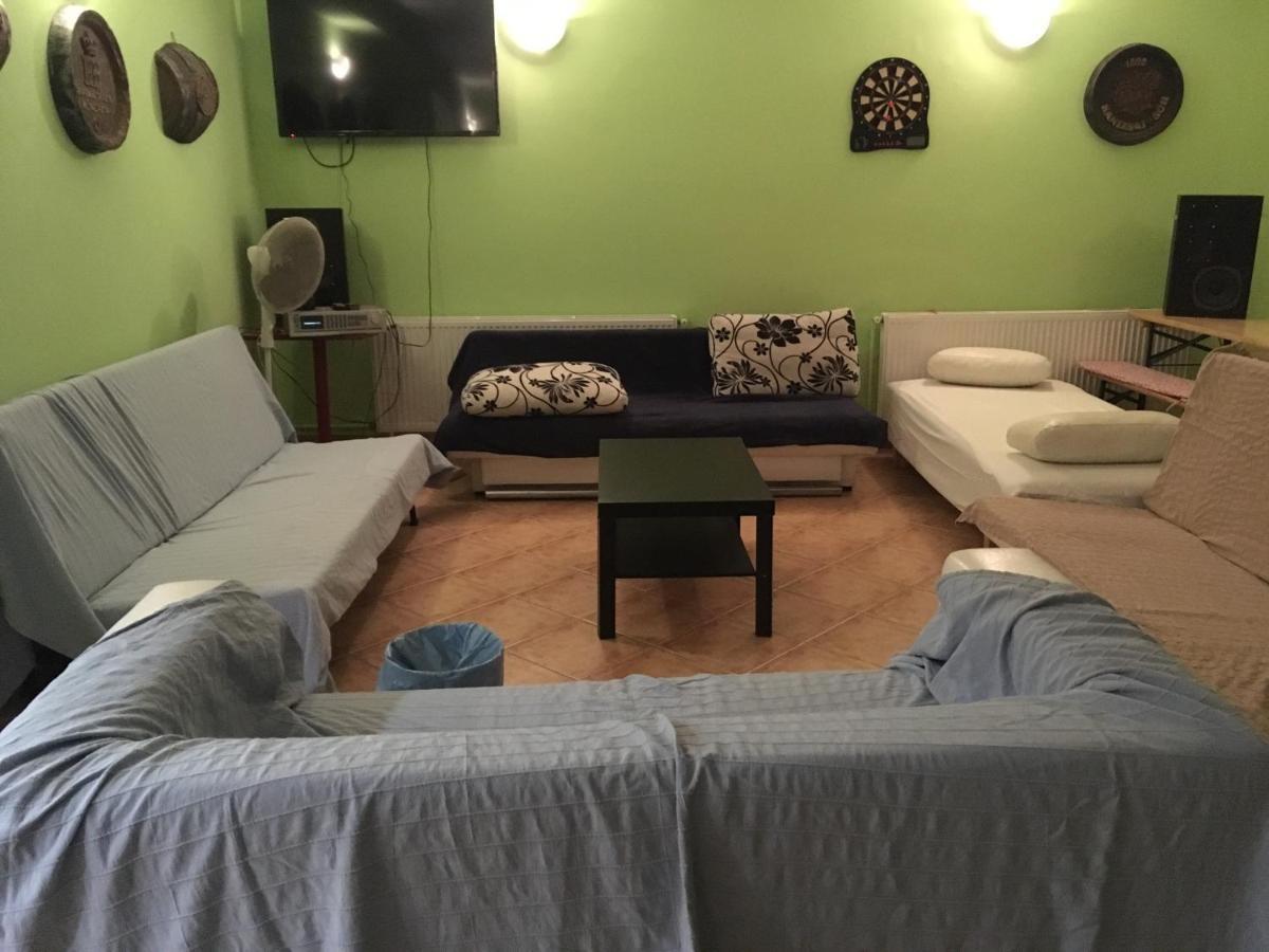 Whole Basement Former Pub3 For Bachelor / Bachelorette Party Βουδαπέστη Εξωτερικό φωτογραφία
