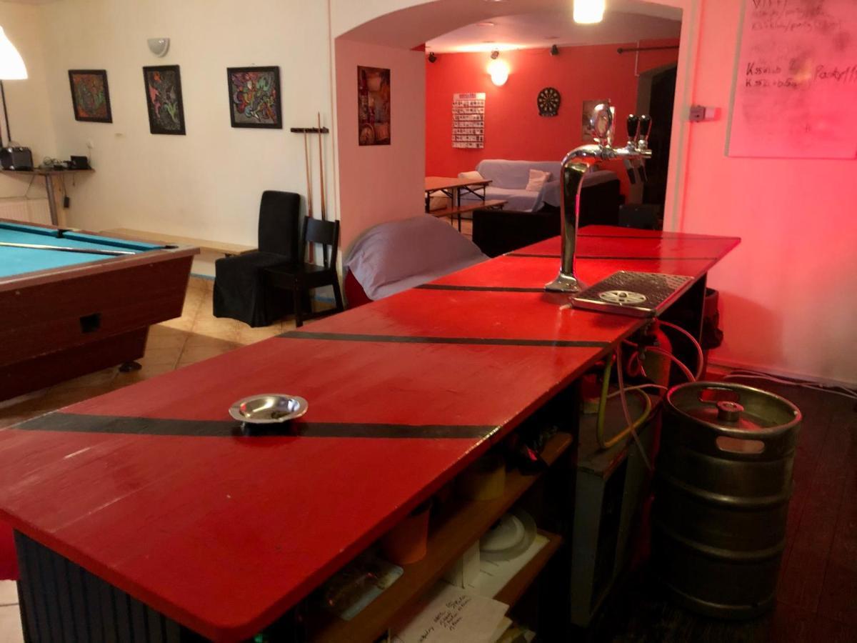 Whole Basement Former Pub3 For Bachelor / Bachelorette Party Βουδαπέστη Εξωτερικό φωτογραφία