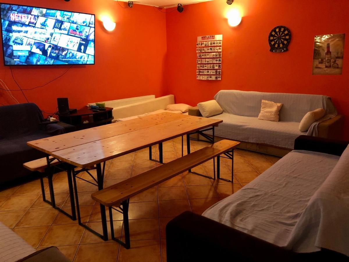 Whole Basement Former Pub3 For Bachelor / Bachelorette Party Βουδαπέστη Εξωτερικό φωτογραφία