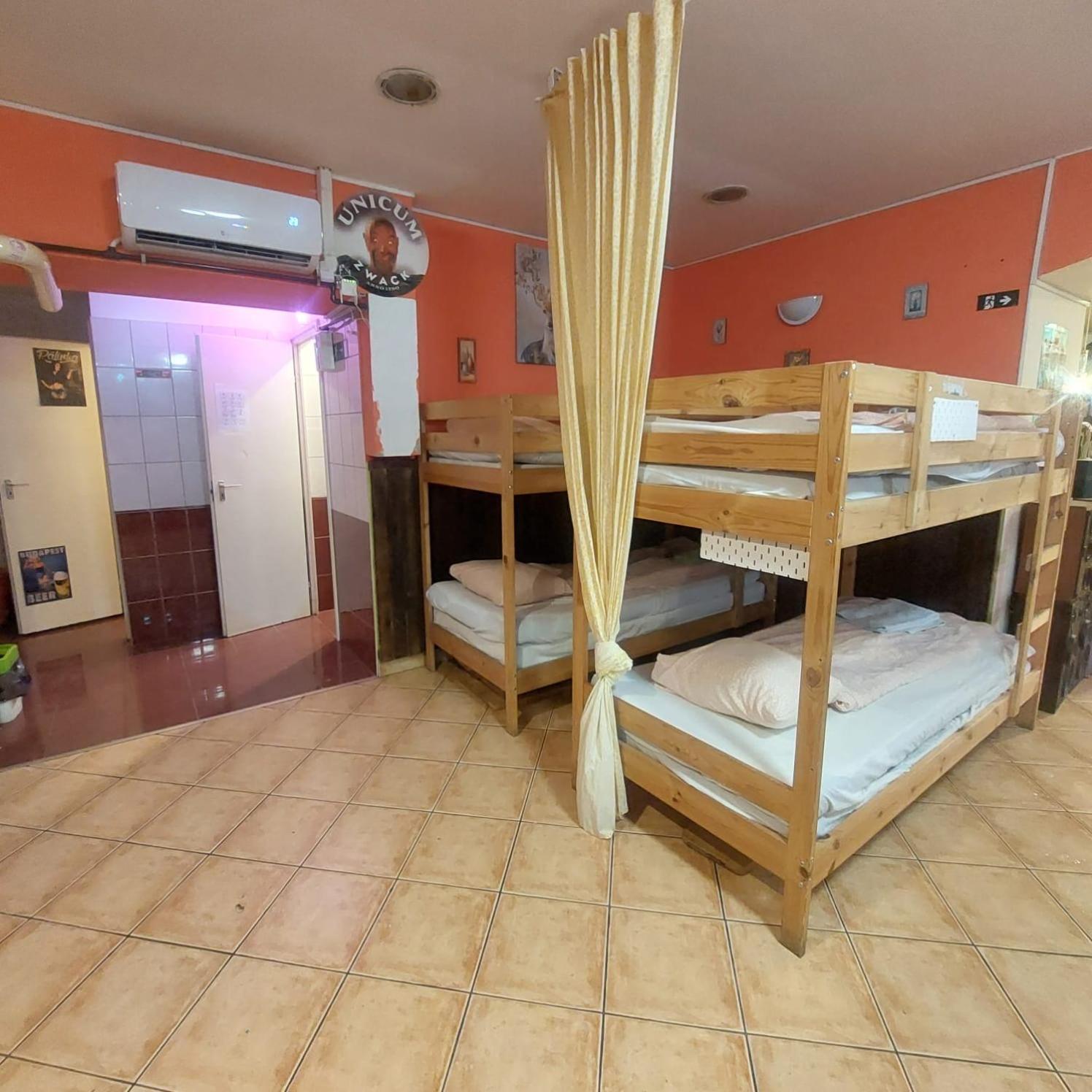 Whole Basement Former Pub3 For Bachelor / Bachelorette Party Βουδαπέστη Εξωτερικό φωτογραφία